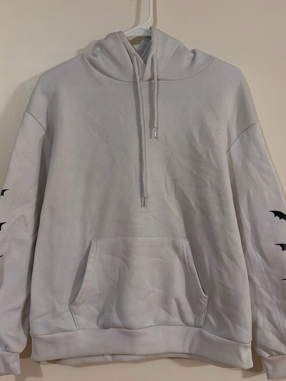 Women’s White Pullover Hoodie with Subtle Sleeve Detail